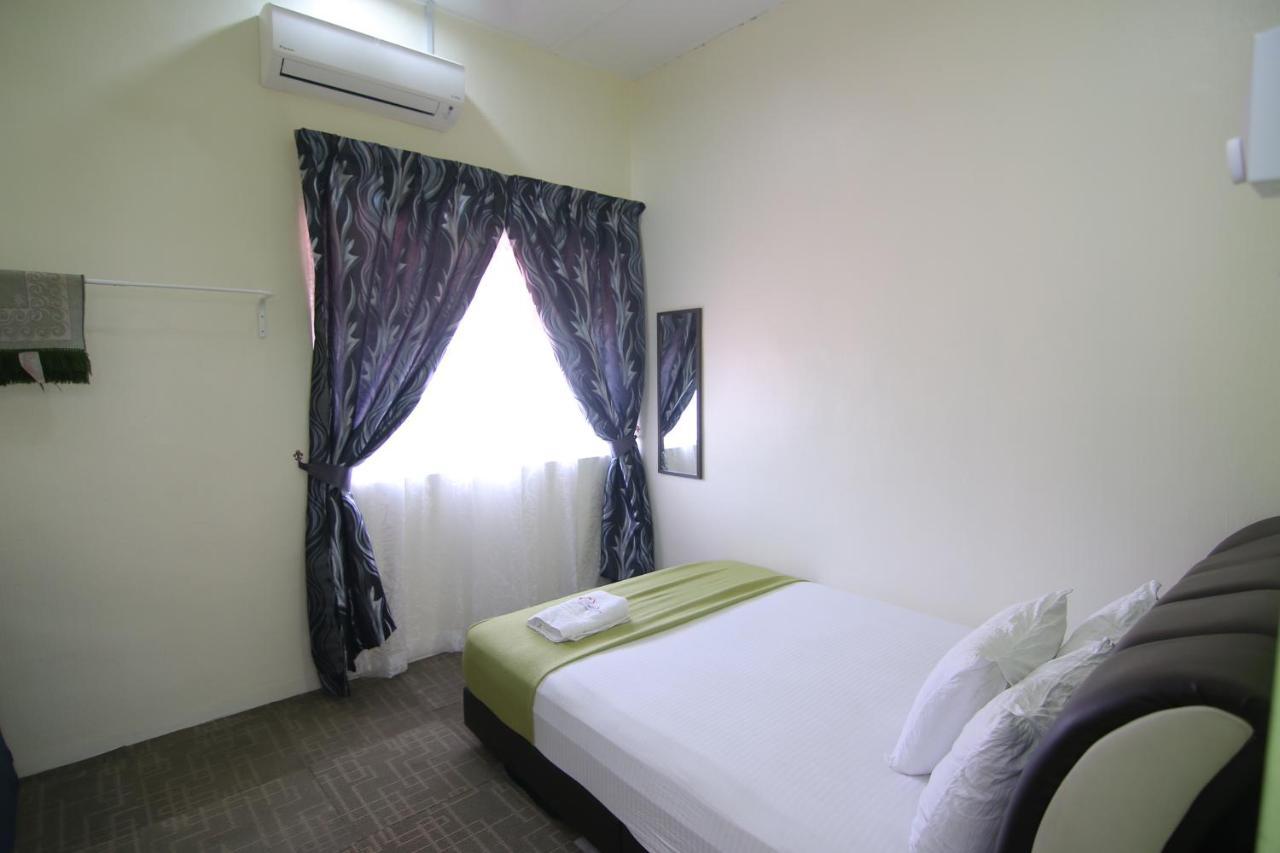 Homestay Hj Esmon 3 Uthm Parit Raja Exterior foto