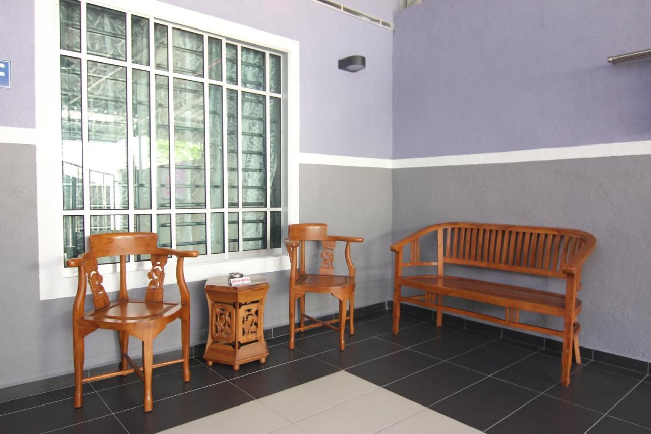 Homestay Hj Esmon 3 Uthm Parit Raja Exterior foto
